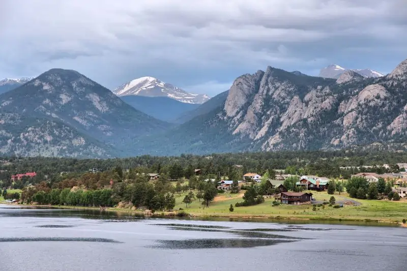 best mountain towns in colorado, Estes Park - Lake Estes