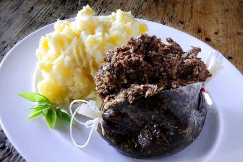 which one is better scotland or canada, plated haggis sweede and potatomeal